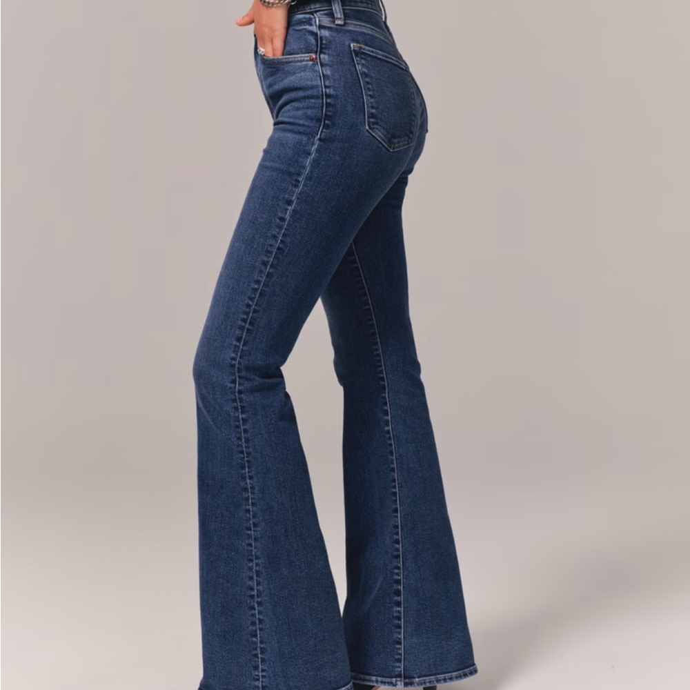 NWOT Abercrombie & Fitch Ultra High Rise Stretch Flare Jeans. SOLD OUT ON SITE. - Picture 1 of 8